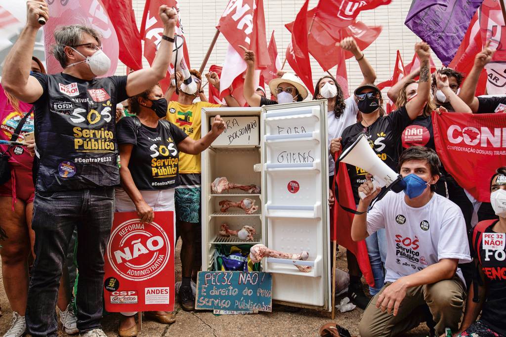 PROTESTO-PAULO-GUEDES-JAIR-BOLSONARO-2021-002.jpg CRISE - Protestos: fome, inflação e desemprego catalisam as manifestações da oposição contra o presidente da República -