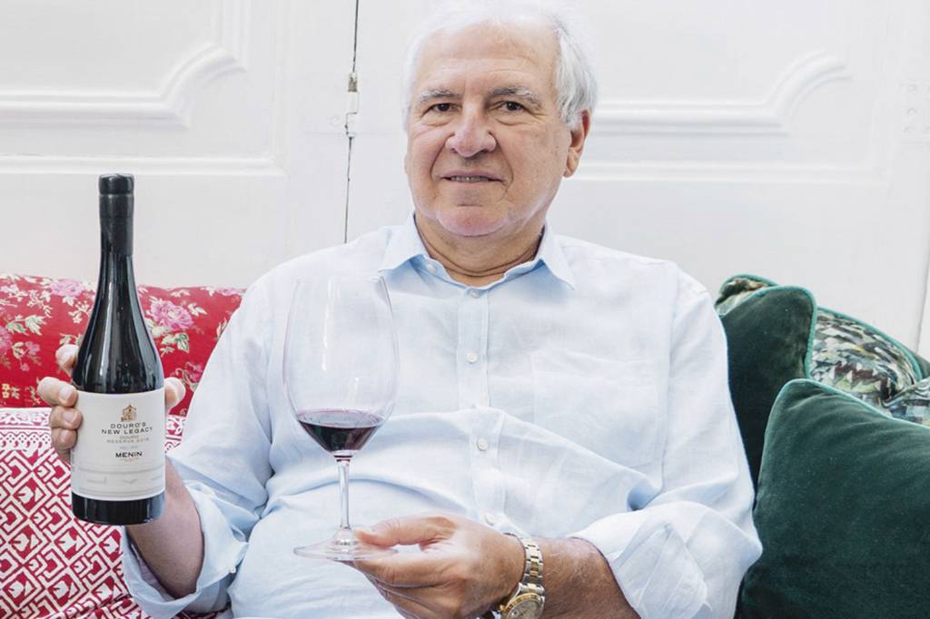 RUBENS-MENIN-DOURO-ESTATES.jpg RUBENS MENIN - O dono da construtora MRV se uniu a Cristiano Gomes, conselheiro do Banco Inter, para comprar duas quintas no Douro que deram origem à Menin Wine Company. Um de seus tintos mais conhecidos, o Douro’s New Legacy, é vendido por 2 000 reais -