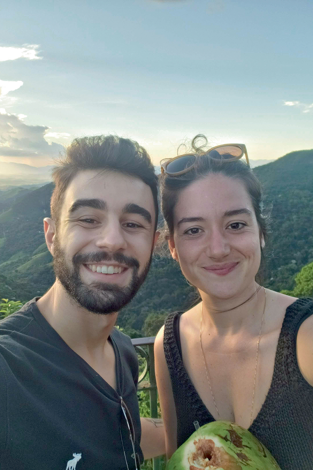-casal 1 – Anderson e Thaiane (2).jpg O MEDO DO AMANHÃ - O casal Anderson Resende, 21 anos, estudante de engenharia nuclear, e Thaiane Maciel, 28, engenheira ambiental, não pensa em aumentar a família porque enxerga um futuro cheio de incertezas. “Como será a vida de um filho meu neste mundo?”, indaga-se Resende. -