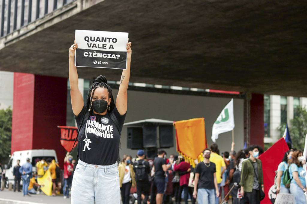 ABRE-19150872-high.jpeg RISCO - Manifestação pró-ciência: a minoria que age contra é ínfima, mas barulhenta e perversa -
