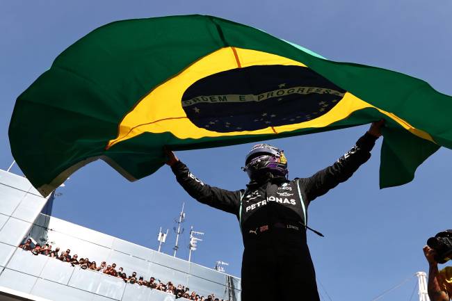 F1 Grand Prix of Brazil SAO PAULO, BRAZIL - NOVEMBER 14: Race winner Lewis Hamilton of Great Britain and Mercedes GP celebrates in parc ferme during the F1 Grand Prix of Brazil at Autodromo Jose Carlos Pace on November 14, 2021 in Sao Paulo, Brazil. (Photo by Mark Thompson/Getty Images)