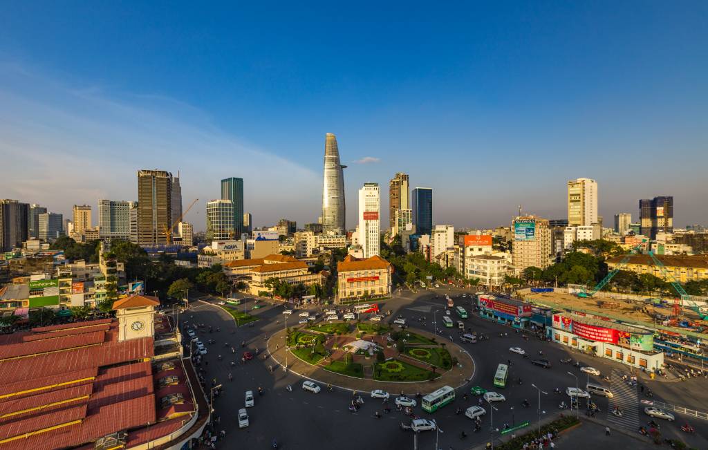 South East Asia, Vietnam, Ho Chi Mihn City (Saigon), Ben Thanh market area and Bitexco Financial Tower Cidade do Vietnã tem áreas próximas a pântanos