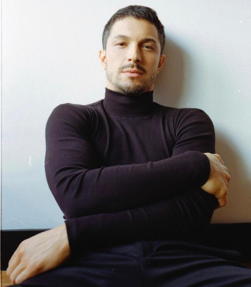 Ator de Verdades Secretas 2 renova com a Globo por três anos