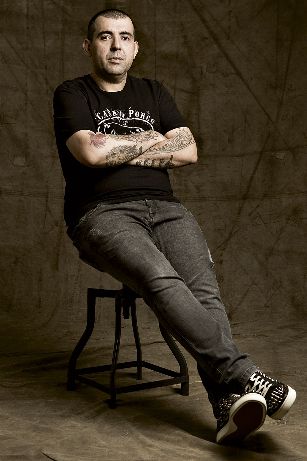 DIRETO AO PONTO - Depois de encarar uma depress&atilde;o e sintomas de burnout na pandemia, o chef Jefferson Rueda, 44 anos, decidiu falar: &ldquo;Sinto orgulho de me tratar e lidar com isso sem preconceito&rdquo; -