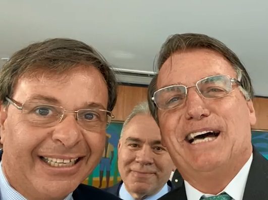 Ministro do Turismo engrossa o cordão dos falsos liberais