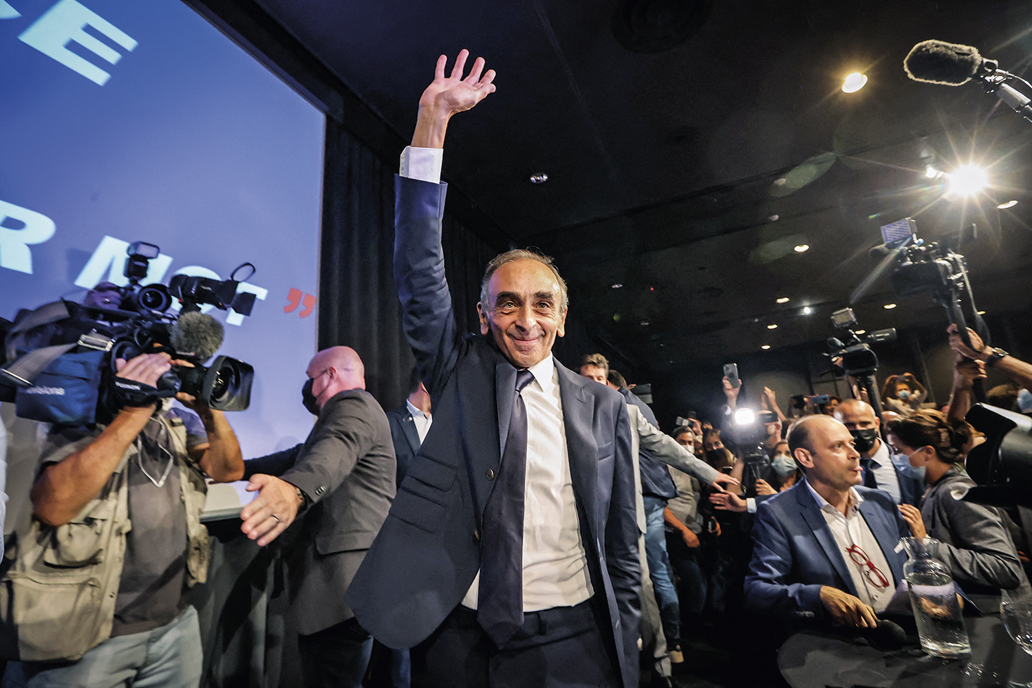 Eleição na França: ultradireita se dissemina na política e na sociedade