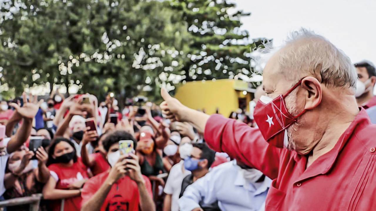 LIDERANÇA - Lula: até aqui o favorito, apesar do carimbo de corrupto e do desastre econômico do último governo petista -