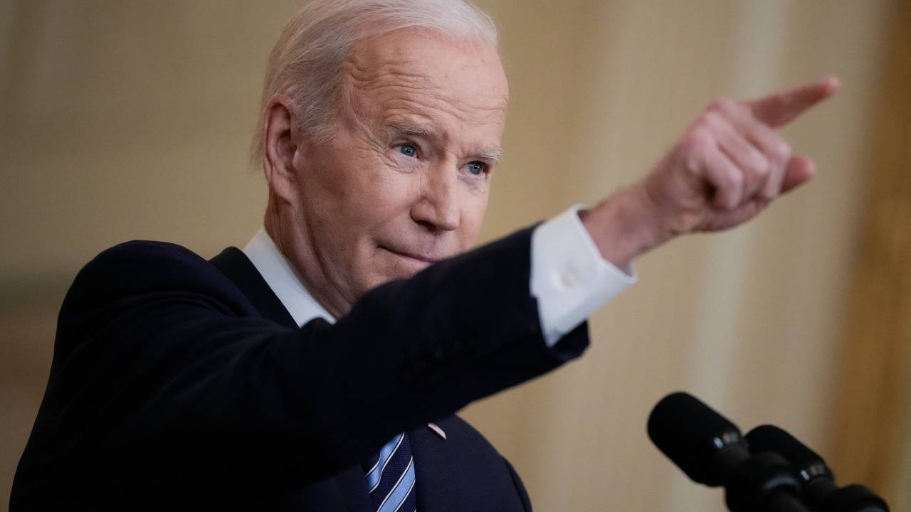 WASHINGTON, DC - FEBRUARY 24: U.S. President Joe Biden answers questions after delivering remarks about Russia's unprovoked and unjustified" military invasion of neighboring Ukraine in the East Room of the White House on February 24, 2022 in Washington, DC. Biden announced a new round of sanctions against Russia after President Vladimir Putin launched an attack on Ukraine from the land, sea and air on Thursday. Drew Angerer/Getty Images/AFP (Photo by Drew Angerer / GETTY IMAGES NORTH AMERICA / Getty Images via AFP)