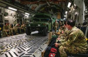 FKwhpLaXoAINSB_ Militares americanos desembarcam na Alemanha para reforçar presença da Otan. 04/02/2022