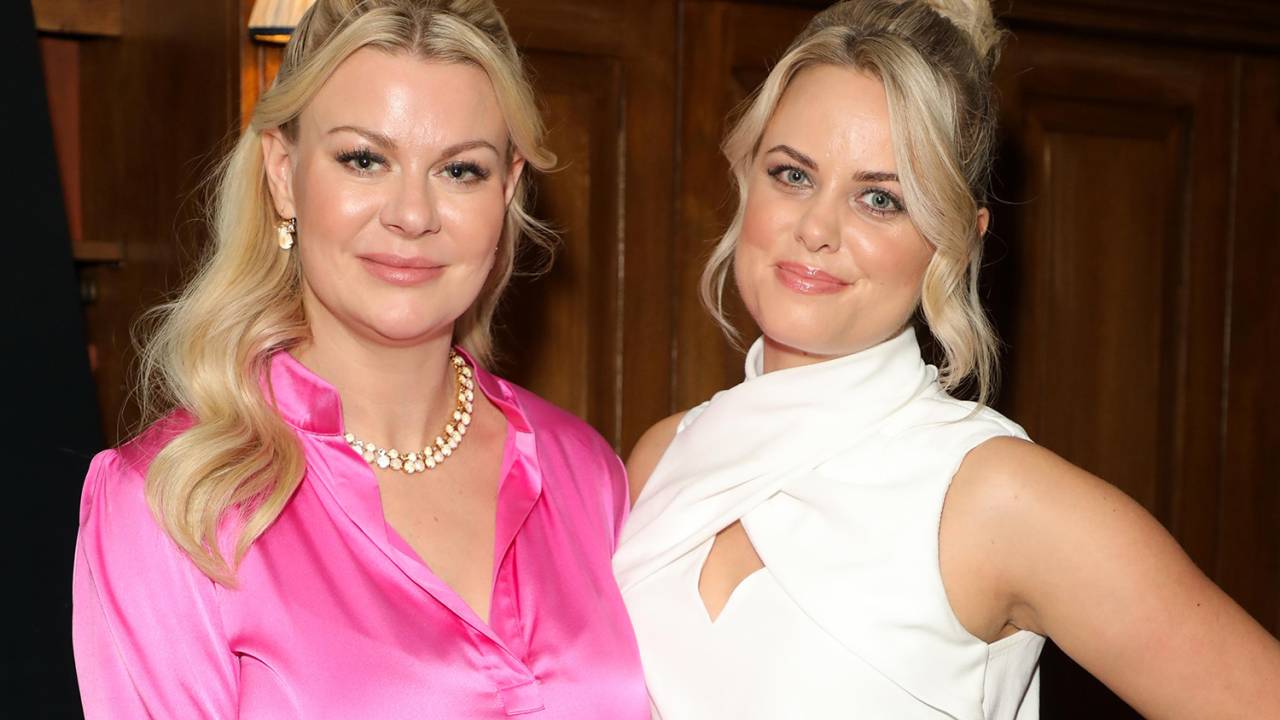 Pernilla Sjoholm e Cecilie Fjellhøy na estreia do documentário 'O Golpista do Tinder' -