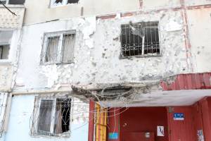 Consequences of hostilities in Kharkiv Prédio residencial é destruído por bombas na cidade de Kharkiv, no nordeste da Ucrânia