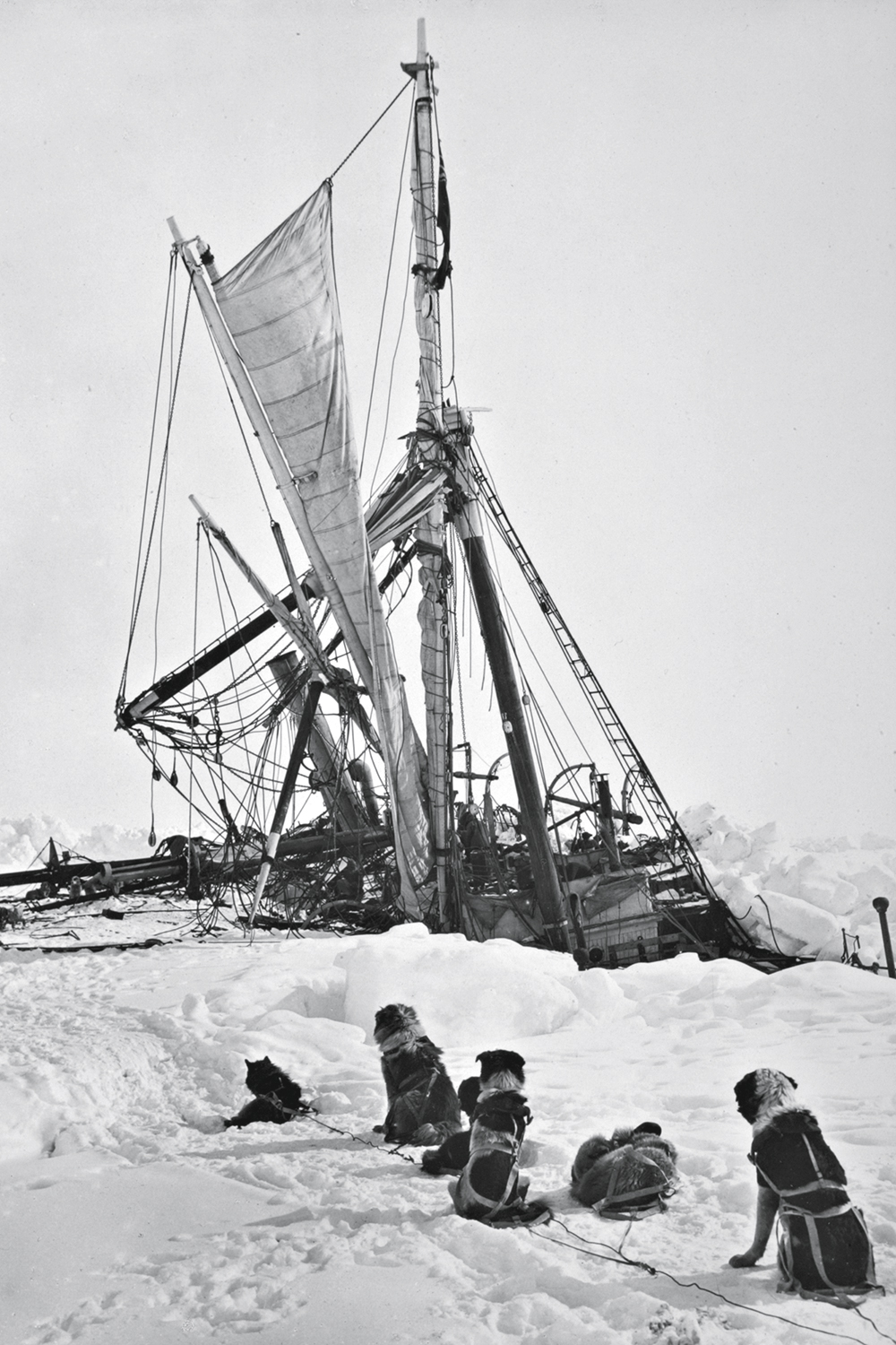 GettyImages-480801251.jpg DESTRUIÇÃO - O Endurance pouco antes de afundar: esmagado pela neve -