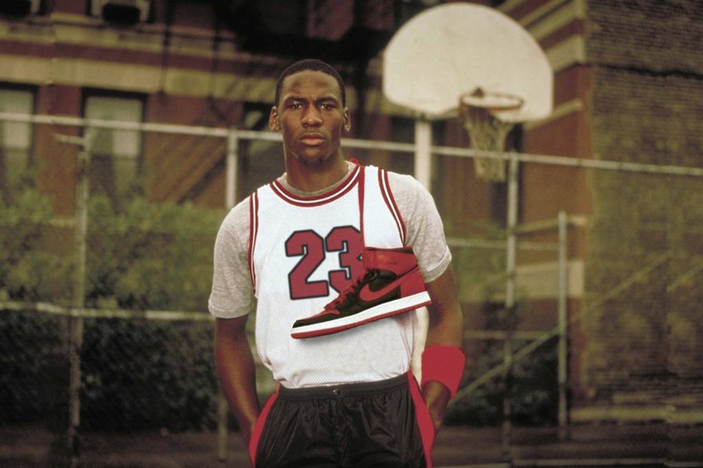 MICHAEL-JORDAN-AIR-JORDAN-NIKE-1985-1.jpg MARCA PERENE - Michael Jordan, em 1984: 4,7 bilhões de dólares em 2021 -