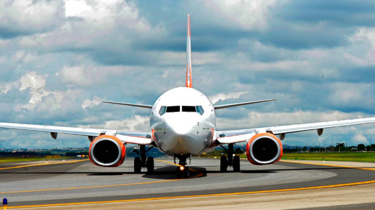 AVIÃO NA PISTA - Privatização melhorou a qualidade dos serviços prestados às empresas e aos passageiros -