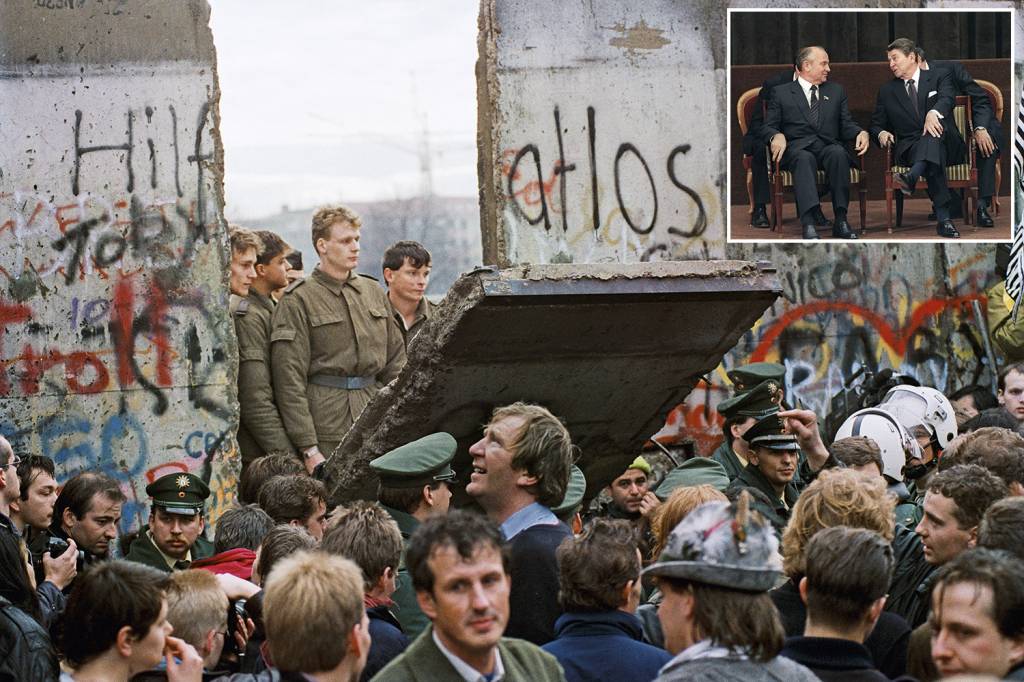 000_ARP2292051.jpg DISTENSÃO - Gorbachev e Reagan, 1985: quatro anos depois, a queda do Muro de Berlim selou o fim da URSS -
