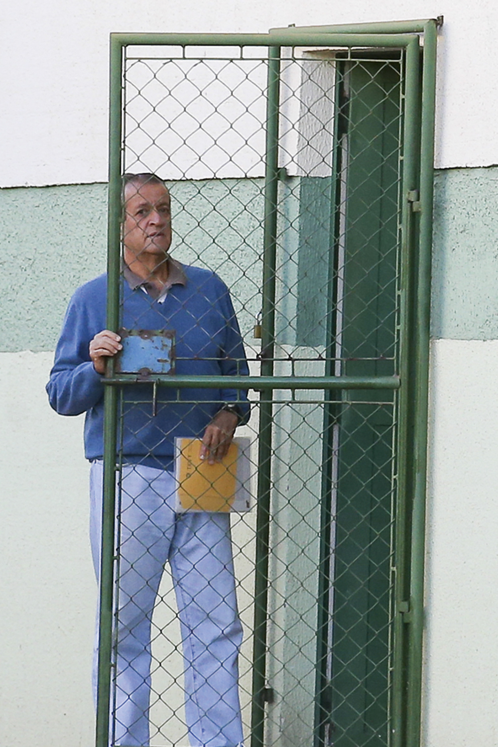 VALDEMAR-COSTA-NETO-PRISAO-2014-09_-(1).jpeg ...AO INFERNO - O presidente do PL na Papuda: preso por corrupção -