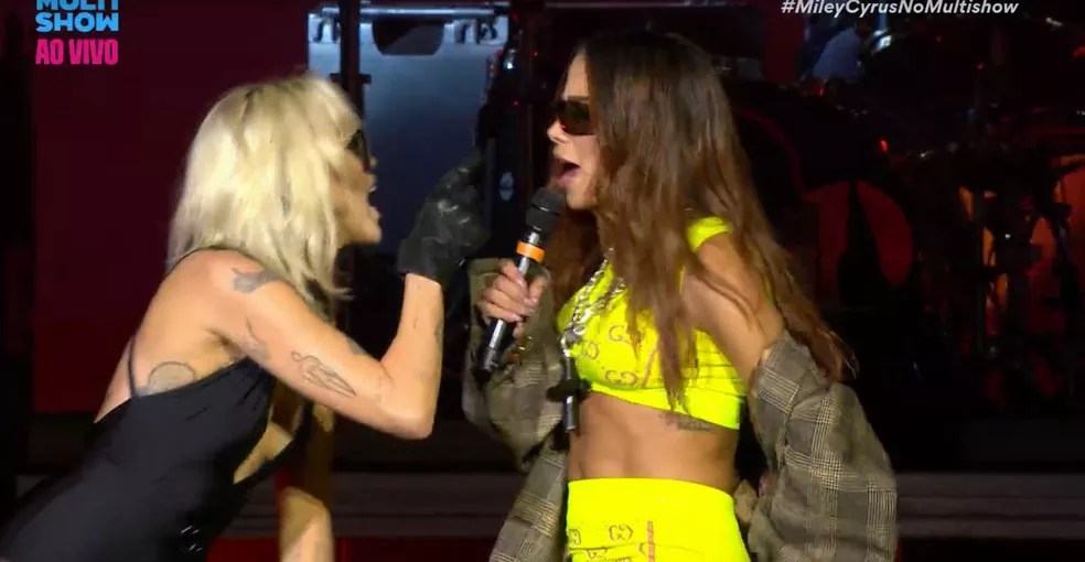 Com Anitta e pedido de casamento, Miley Cyrus faz show histórico no Lolla