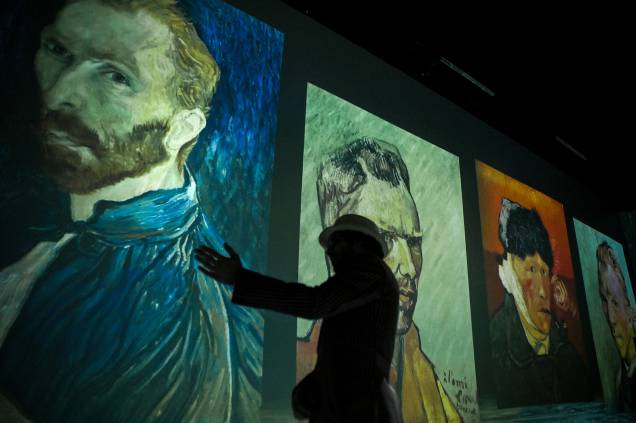 Público acompanha a exposição "Beyond Van Gogh", em São Paulo - Público acompanha a exposição "Beyond Van Gogh", em São Paulo -