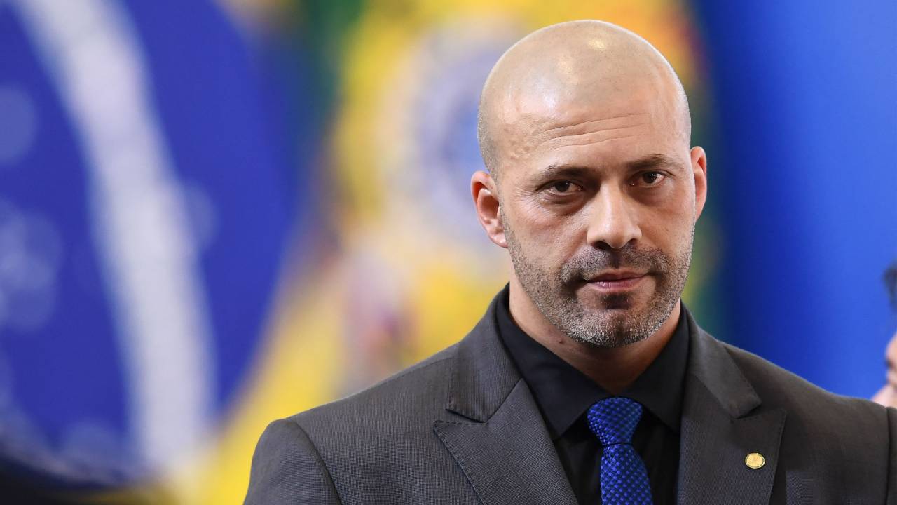 Brazilian deputy Daniel Silveira attends the inauguration ceremony of new ministers at Planalto Palace in Brasilia, on March 31, 2022. - Silveira, a pro-Bolsonaro congressman accused of promoting anti-democratic acts in Brazil, has been barricaded inside Congress since the night of March 29, in defiance of a Supreme Court judge's ruling ordering him to wear an electronic anklet. (Photo by EVARISTO SA / AFP)