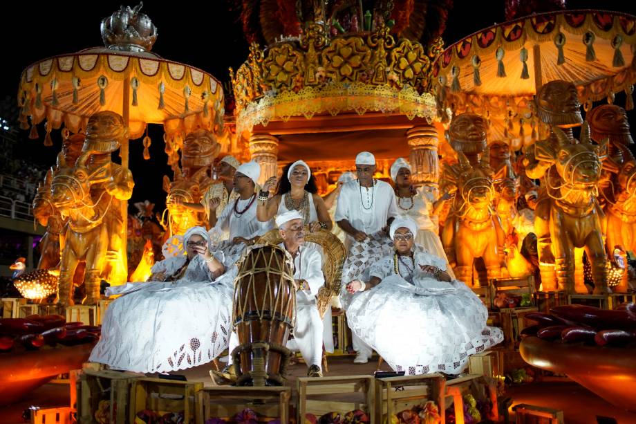 A escola de samba Grande Rio durante desfile, no Sambódromo Marquês de Sapucaí -