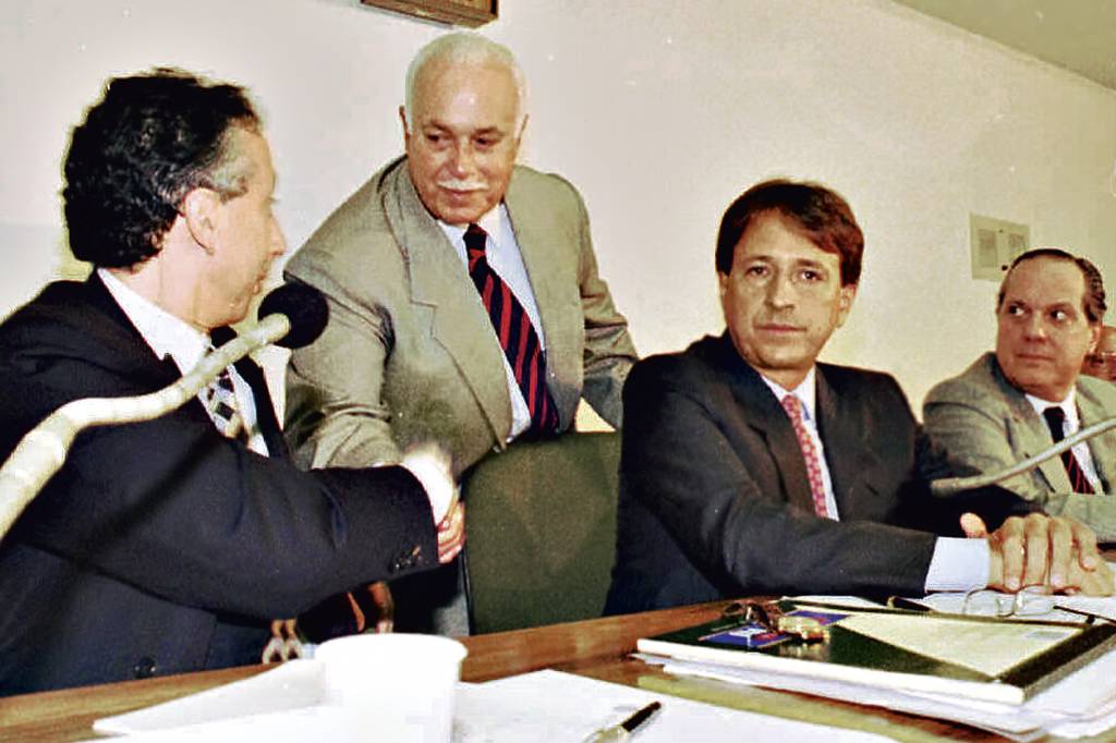 422998-high.jpeg INFLUÊNCIA - Miranda, com ACM, no Senado: sem ter tido nenhum voto direto, assumiu três mandatos como suplente -