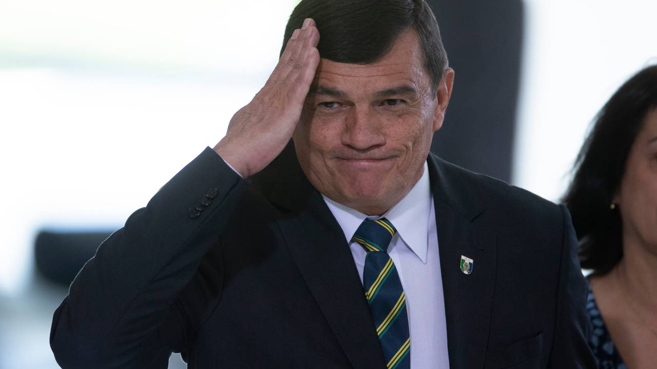 BRA126. BRASÍLIA (BRASIL), 05/04/2022. - El nuevo ministro de Defensa, Paulo Sérgio Nogueira de Oliveira, participa este martes en el Palacio do Planalto de una Ceremonia de Felicitación a los Oficiales Generales ascendidos, en Brasilia (Brasil) EFE/ Joédson Alves.