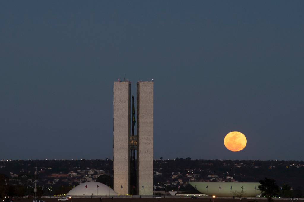 No furor reformista, Câmara muda a Constituição 5 vezes em 60 dias