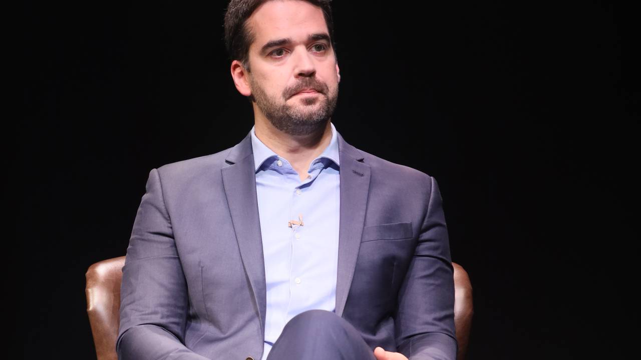 Eduardo Leite é vítima de ataques homofóbicos no RS