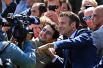 Macron e Le Pen votam no segundo turno na França; presidente é favorito