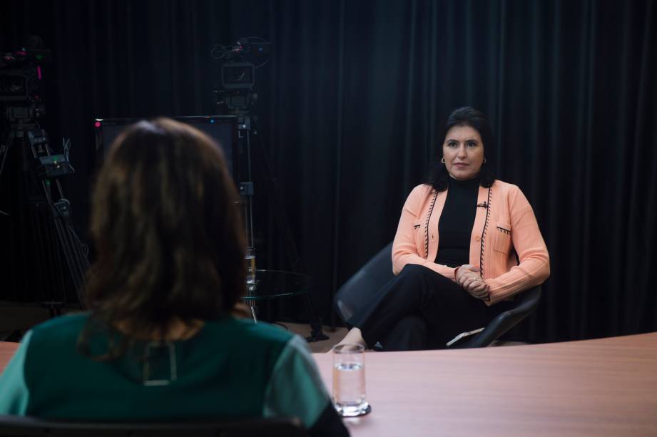 A pré-candidata para presidência Simone Tebet durante a gravação do programa Amarelas On Air, de Veja -