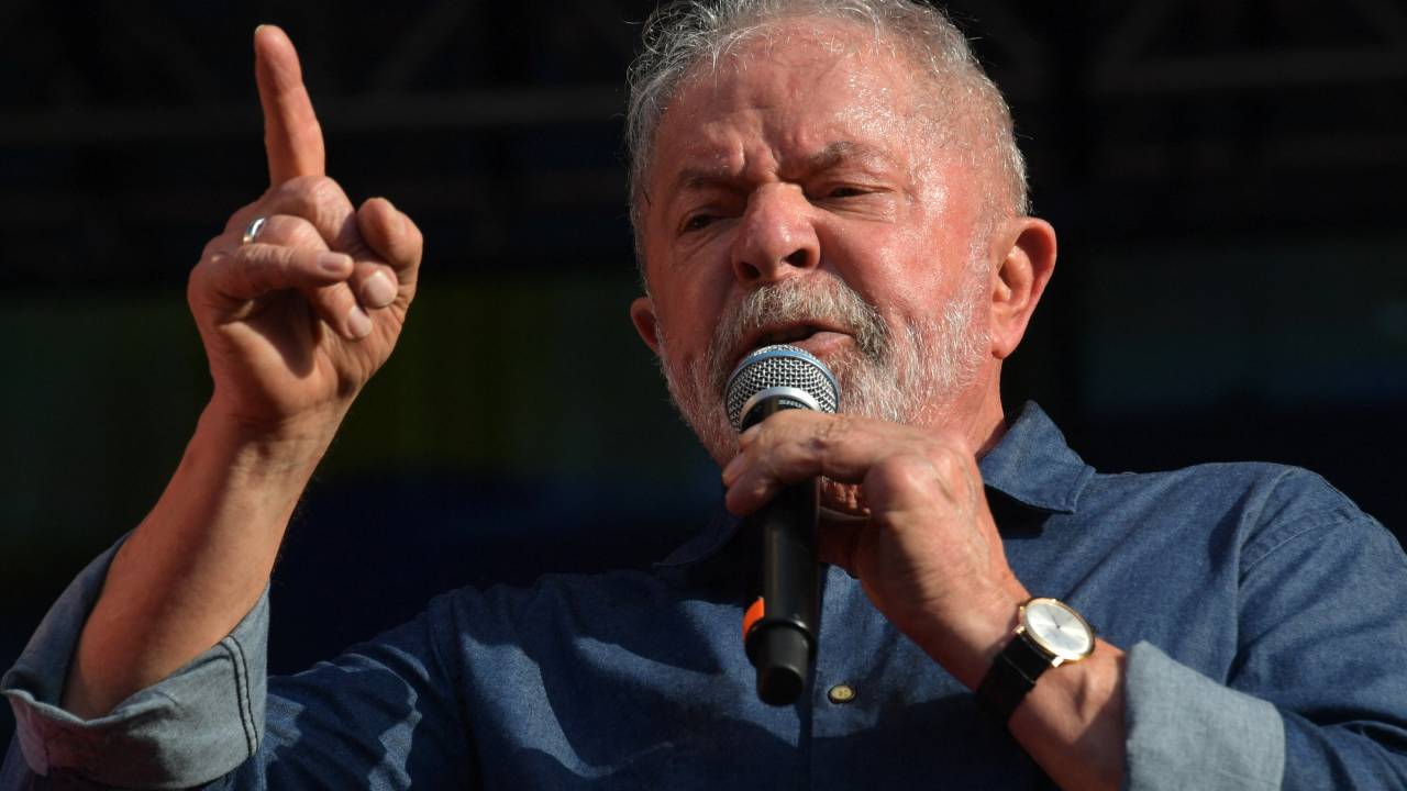Former Brazilian President Luiz Inacio Lula da Silva delivers a speech during a May Day (Labour Day) rally to mark the international day of the workers, in Sao Paulo, Brazil, on May 1, 2022. (Photo by Nelson ALMEIDA / AFP)