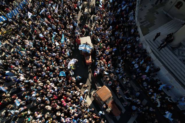 Agricultores e trabalhadores rurais participam de um protesto organizado pelo setor agrícola contra as políticas econômicas do governo do presidente argentino Alberto Fernandez, em Buenos Aires, em 23 de abril de 2022. Agricultores e trabalhadores rurais participam de um protesto organizado pelo setor agrícola contra as políticas econômicas do governo do presidente argentino Alberto Fernandez, em Buenos Aires, em 23 de abril de 2022.