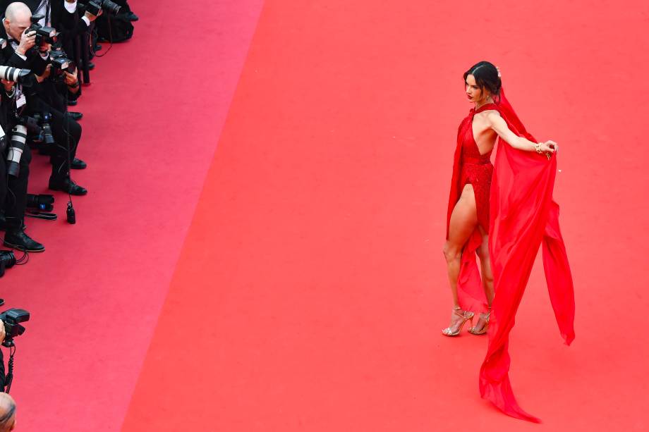 Modelo Brasileira Alessandra Ambrósio no Festival de Cinema de Cannes, na França, 2019. Modelo Brasileira Alessandra Ambrósio no Festival de Cinema de Cannes, na França, 2019.