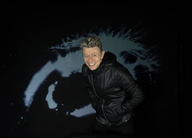 Cantor e músico inglês David Bowie, 2015, em seu último trabalho, "Black Star". Cantor e músico inglês David Bowie, 2015, em seu último trabalho, "Black Star".