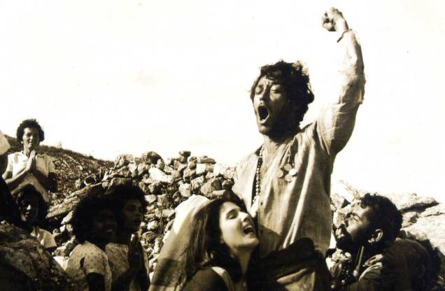 Filmado em Monte Santo, sertão da Bahia, "Deus e o Diabo na Terra do Sol", dirigido por Glauber Rocha, lançado em 1964, considerado um marco do cinema novo. Filmado em Monte Santo, sertão da Bahia, "Deus e o Diabo na Terra do Sol", dirigido por Glauber Rocha, lançado em 1964, considerado um marco do cinema novo.