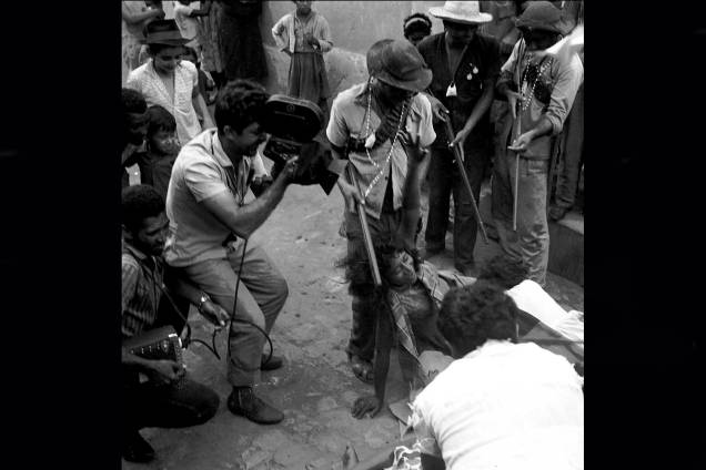 Filmado em Monte Santo, sertão da Bahia, "Deus e o Diabo na Terra do Sol", dirigido por Glauber Rocha, lançado em 1964, considerado um marco do cinema novo. Filmado em Monte Santo, sertão da Bahia, "Deus e o Diabo na Terra do Sol", dirigido por Glauber Rocha, lançado em 1964, considerado um marco do cinema novo.