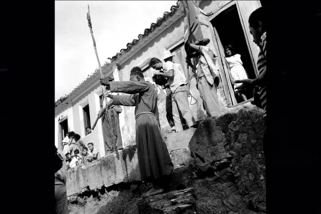 Filmado em Monte Santo, sertão da Bahia, "Deus e o Diabo na Terra do Sol", dirigido por Glauber Rocha, lançado em 1964, considerado um marco do cinema novo. Filmado em Monte Santo, sertão da Bahia, "Deus e o Diabo na Terra do Sol", dirigido por Glauber Rocha, lançado em 1964, considerado um marco do cinema novo.
