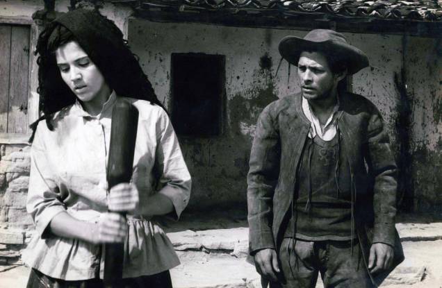 Filmado em Monte Santo, sertão da Bahia, "Deus e o Diabo na Terra do Sol", dirigido por Glauber Rocha, lançado em 1964, considerado um marco do cinema novo. Filmado em Monte Santo, sertão da Bahia, "Deus e o Diabo na Terra do Sol", dirigido por Glauber Rocha, lançado em 1964, considerado um marco do cinema novo.