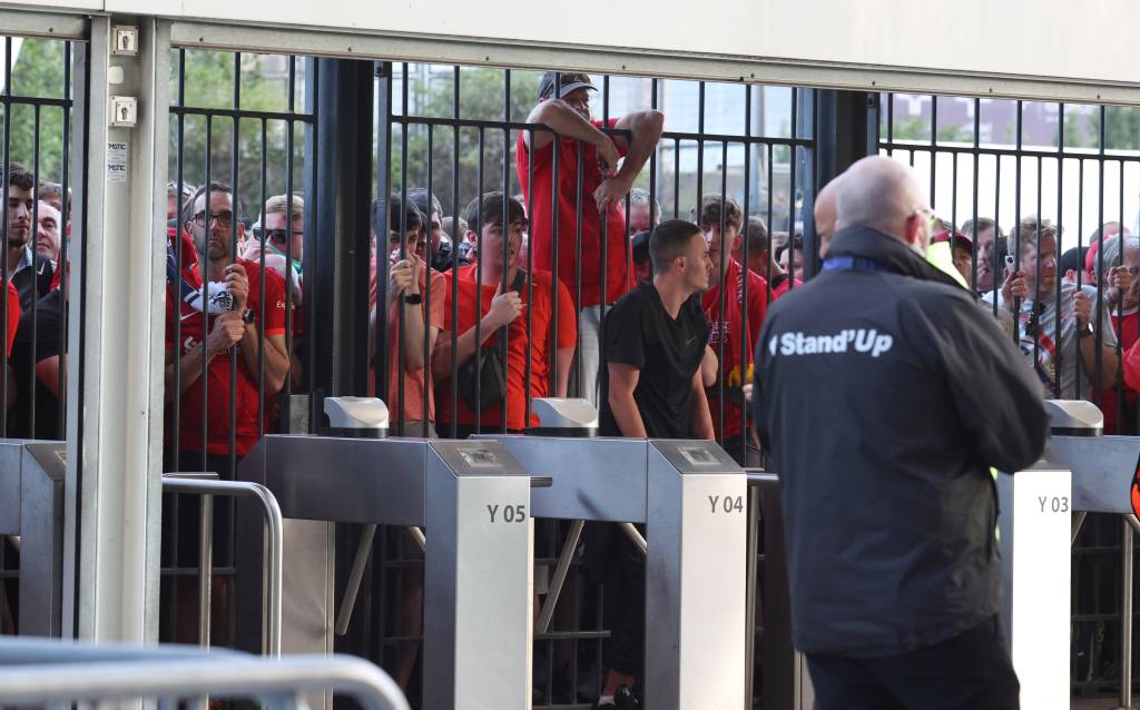 Vice-prefeito de Paris se desculpa pelo caos em final da Liga dos Campeões
