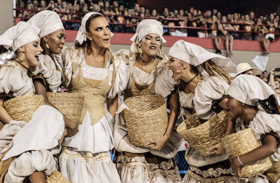 Ivete Sangalo, durante desfile na Escola de Samba Grande Rio, no Carnaval do Rio de Janeiro, 2017.