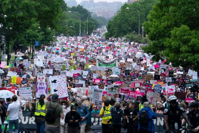 Ativistas participam da marcha “The Bans Off Our Bodies” pelo acesso ao aborto, em Washington, DC, em 14 de maio de 2022. Ativistas participam da marcha “The Bans Off Our Bodies” pelo acesso ao aborto, em Washington, DC, em 14 de maio de 2022.