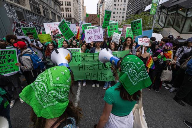 Ativistas marcham em protestos, que garante o direito e acesso seguro ao aborto, em Nova York, EUA, em 19 de maio de 2022. Ativistas marcham em protestos, que garante o direito e acesso seguro ao aborto, em Nova York, EUA, em 19 de maio de 2022.