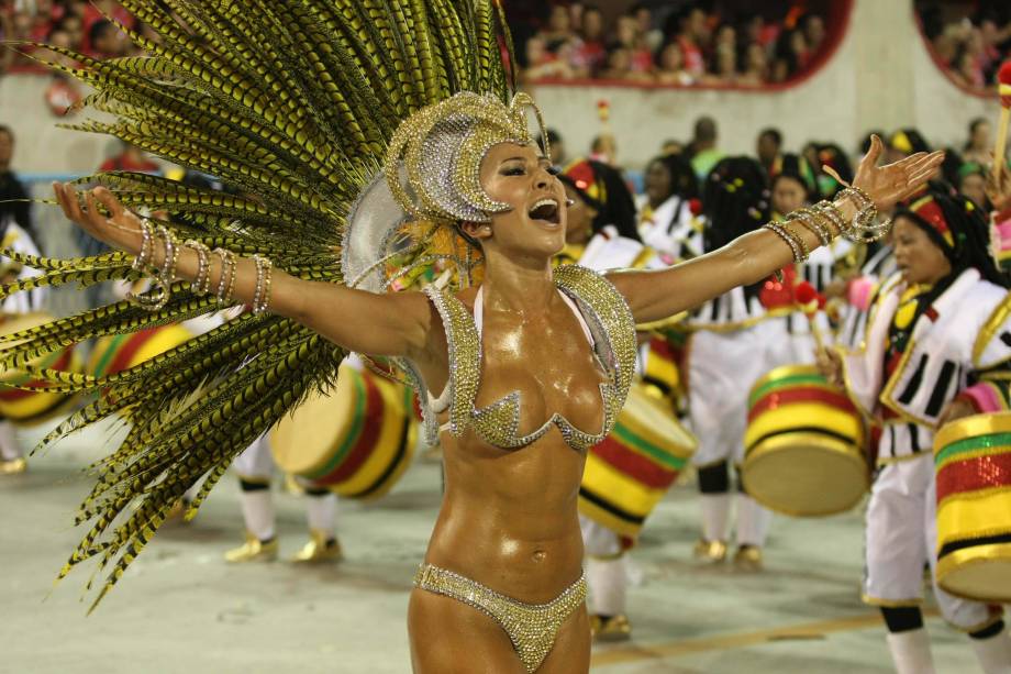 Sabrina Sato desfilando pela Escola de Samba Salgueiro, no Carnaval de 2011, no Rio de Janeiro.