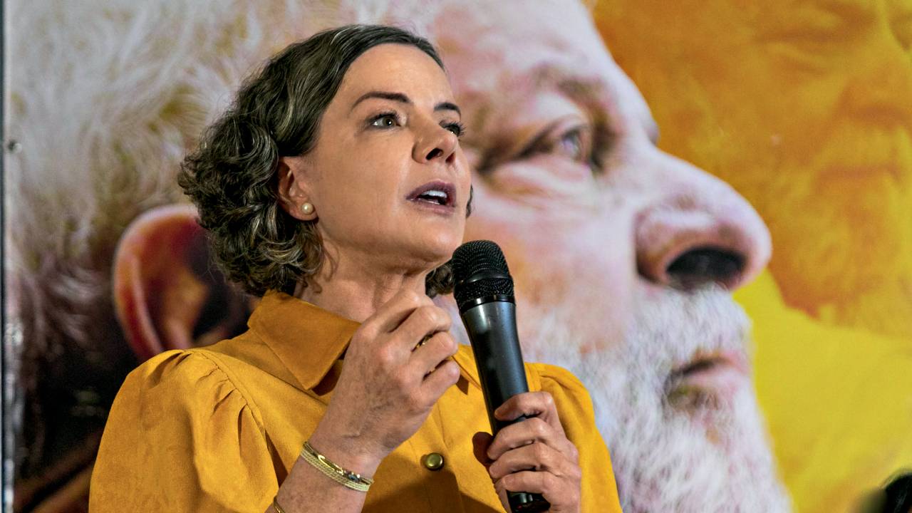 PÉ NO CHÃO - Gleisi: a ordem é evitar comportamento de quem venceu a parada -