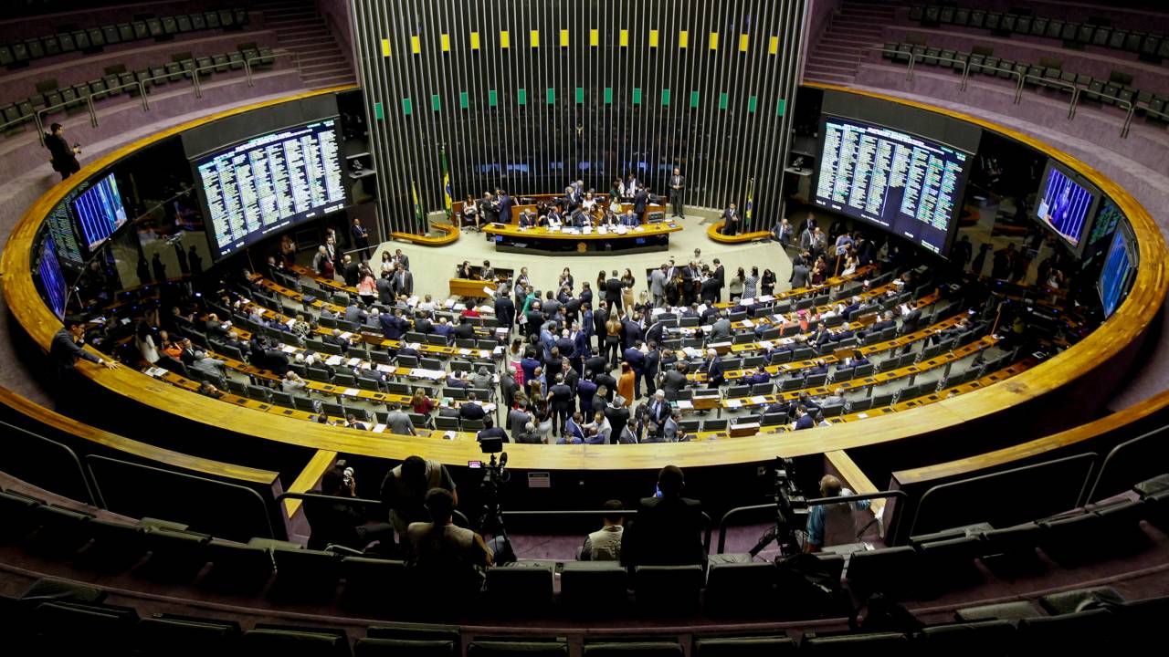 Plenário da Câmara dos Deputados durante sessão conjunta do Congresso Nacional destinada à deliberação dos vetos nºs 45, 46, 47 e 52 de 2019, e de outros expedientes.Mesa:senador Izalci Lucas (PSDB-DF);senador Eduardo Gomes (MDB-TO); senador Rogério Carvalho Santos (PT-SE);presidente do Senado Federal, senador Davi Alcolumbre (DEM-AP);senador Vanderlan Cardoso (PP-GO);secretário-geral da Mesa, Luiz Fernando Bandeira de Mello Filho;senador Paulo Albuquerque (PSD-AP).Participam:senador Confúcio Moura (MDB-RO); senador Dário Berger (MDB-SC);senador Lasier Martins (Podemos-RS);senador Major Olimpio (PSL-SP); senador Jorginho Mello (PL-SC);senador Paulo Rocha (PT-PA); senadora Kátia Abreu (PDT-TO); deputado Aécio Neves (PSDB-MG);senador Randolfe Rodrigues (Rede-AP); senador Reguffe (Podemos-DF).Foto: Beto Barata/Agência Senado