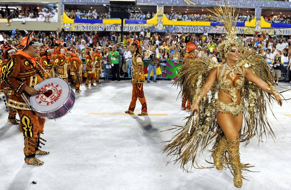 Viviane Araujo, rainha de bateria, no desfile da escola de samba do grupo especial Salgueiro, no Sambódromo da Marquês de Sapucai, Rio de Janeiro. 20/02/2012.