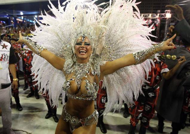 Viviane Araujo, rainha de bateria, no desfile da escola de samba do grupo especial Salgueiro, no Sambódromo da Marquês de Sapucai, Rio de Janeiro. 10/02/2013. Viviane Araujo, rainha de bateria, no desfile da escola de samba do grupo especial Salgueiro, no Sambódromo da Marquês de Sapucai, Rio de Janeiro. 10/02/2013.