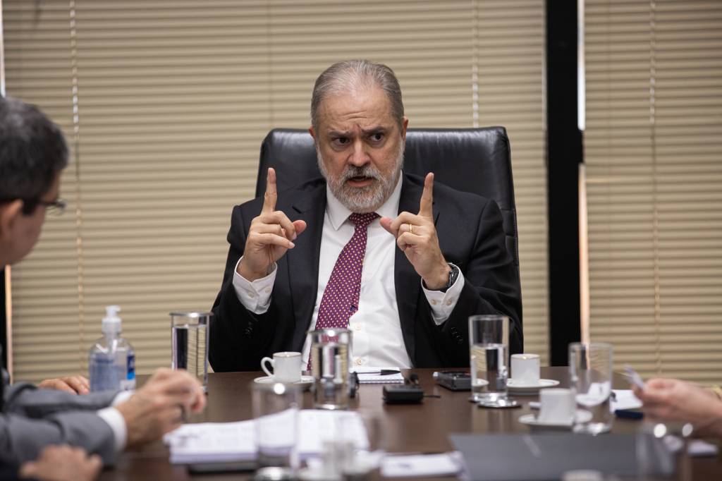 Com indefinição de Lula, Aras não desistiu de ser escolhido PGR