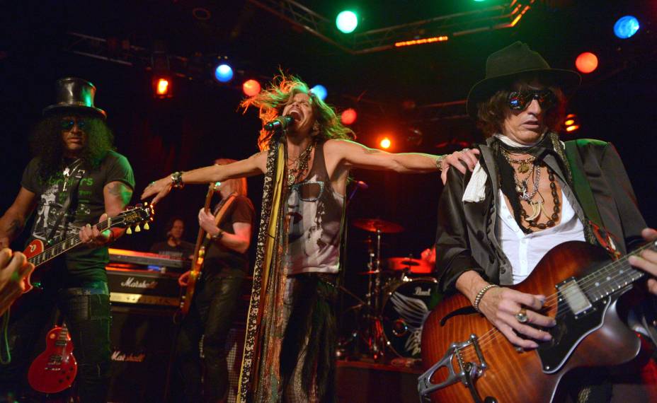 O guitarrista Slash, vocalista Steven Tyler e Joe Perry da banda americana Aerosmith, no Whisky A Go Go, em Los Angeles,  08/04/2014.