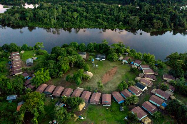 Vista aérea mostrando o acampamento tribal do Laranjal ao longo do rio Iriri na terra indígena Arara, estado do Pará, na floresta amazônica, em 14/03/2020. Vista aérea mostrando o acampamento tribal do Laranjal ao longo do rio Iriri na terra indígena Arara, estado do Pará, na floresta amazônica, em 14/03/2020.